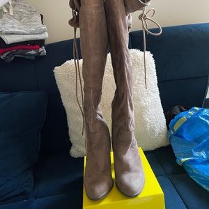 Brownish use once boots very comfortable